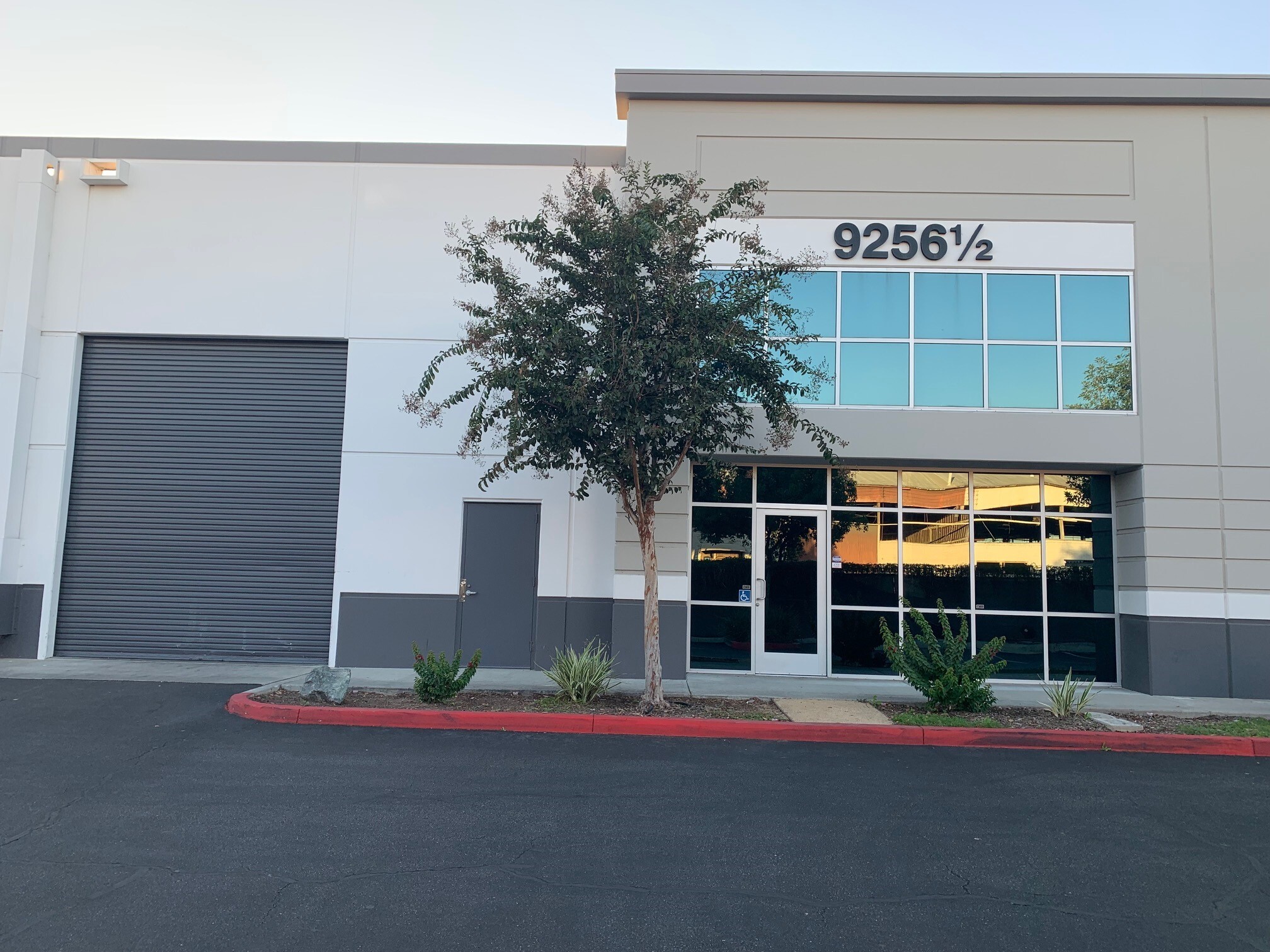 9220-9268 Hall Rd, Downey, CA à louer Photo de l’immeuble– Image 1 sur 8