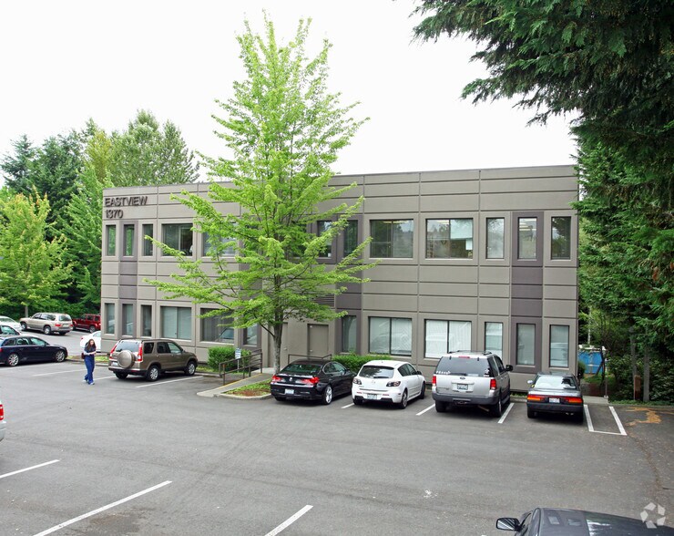 1370 116th Ave NE, Bellevue, WA à louer - Photo de l’immeuble – Image 3 sur 6