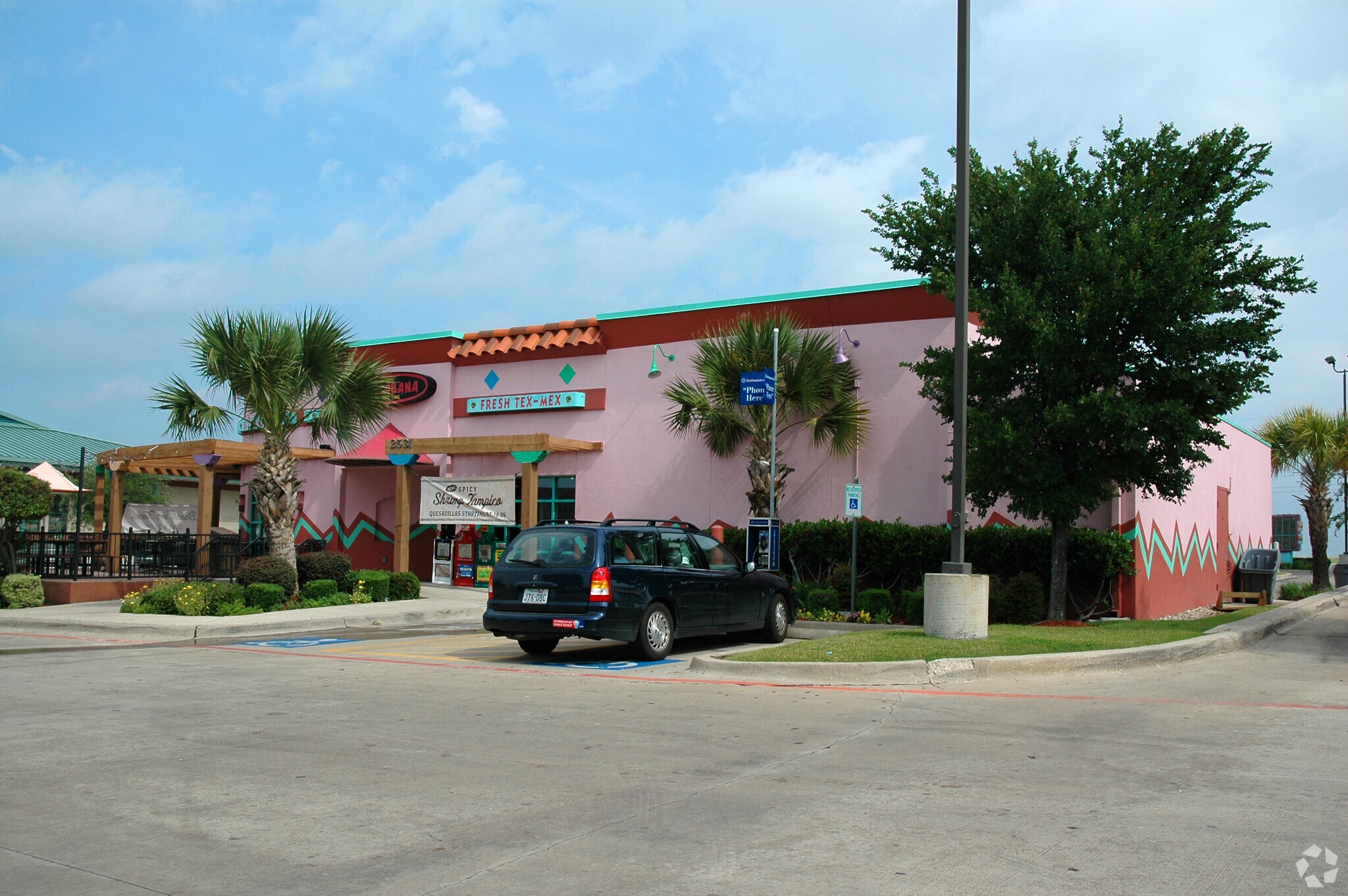 2531 E Pioneer Pky, Arlington, TX à louer Photo principale– Image 1 sur 5