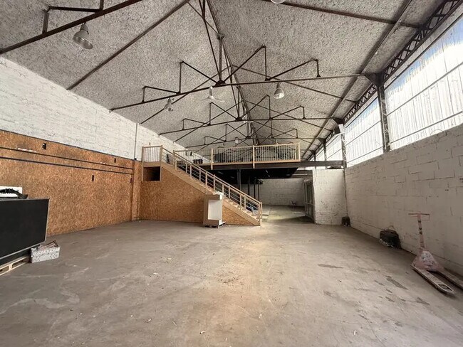 Plus de détails pour Bureau, Local d'activités à louer