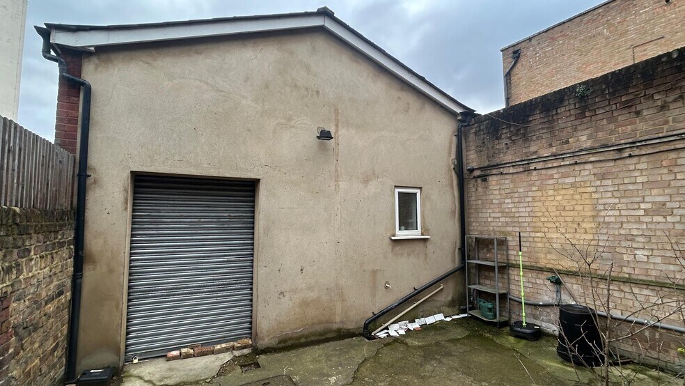 85 Falcon Rd, Londres à louer - Photo de l’immeuble – Image 1 sur 11