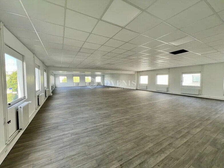 Bureau dans Osny à vendre - Photo de l’immeuble – Image 3 sur 7