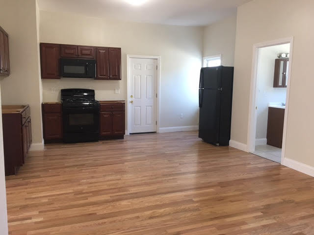213 State St, Bristol, RI à vendre - Photo de l’immeuble – Image 3 sur 14