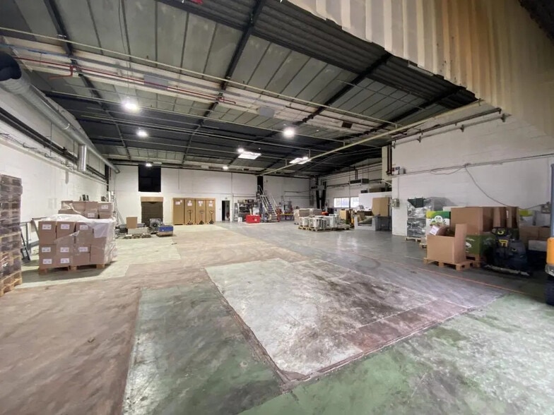 Industriel/Logistique dans Auneau-Bleury-Saint-Symphorien à louer - Photo de l’immeuble – Image 3 sur 13