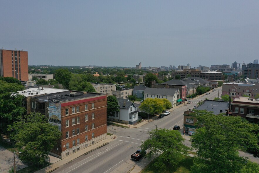 805 N 22nd St, Milwaukee, WI à vendre - Photo de l’immeuble – Image 3 sur 11