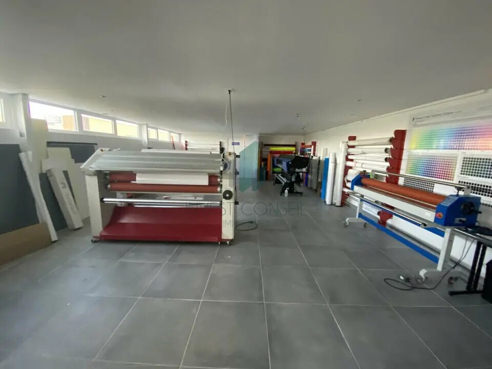 Local d’activités dans Boissy-l'Aillerie à louer Photo de l’immeuble– Image 1 sur 9