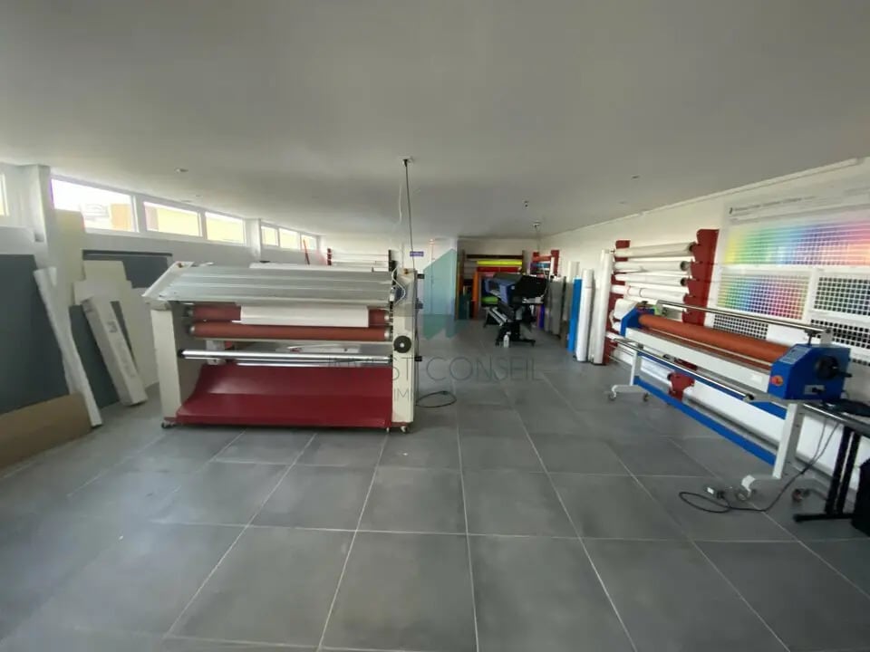 Local d’activités dans Boissy-l'Aillerie à louer Photo intérieure– Image 1 sur 2