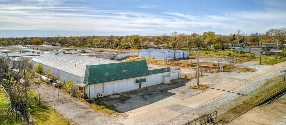 6920-6924 E Reading Place portefeuille de 2 biens à vendre sur LoopNet.fr - Photo principale – Image 1 sur 8