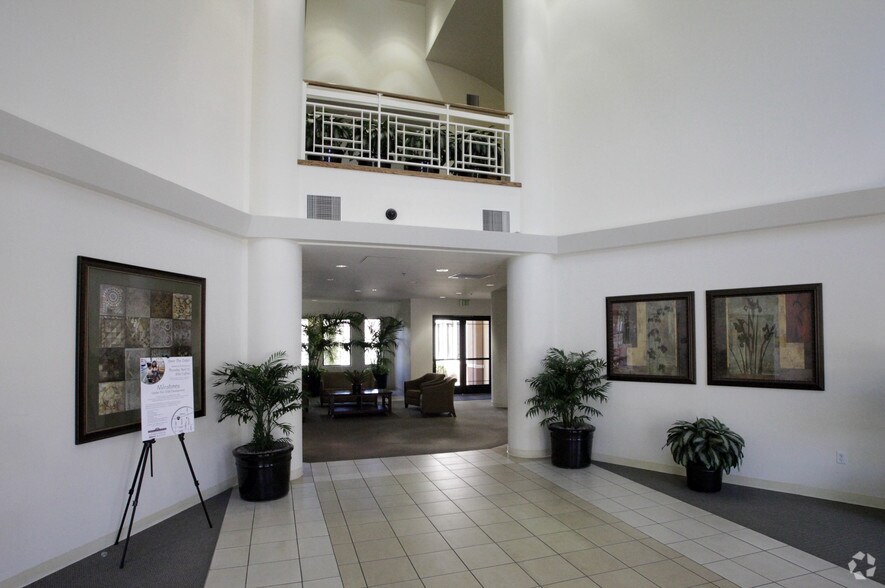 2140 Grand Ave, Chino Hills, CA à vendre - Hall d’entrée – Image 2 sur 26