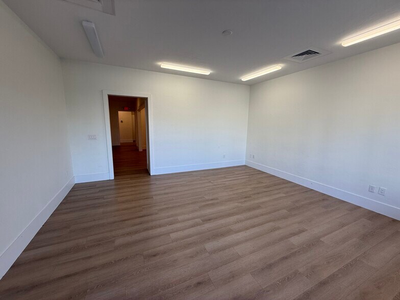 524-550 10th St N, Naples, FL à louer - Photo de l’immeuble – Image 3 sur 7