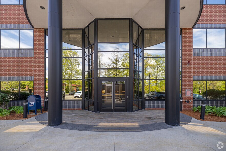 1 Highwood Dr, Tewksbury, MA à louer - Photo de l’immeuble – Image 2 sur 5