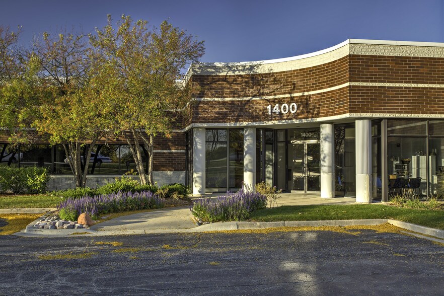 1400 E Lake Cook Rd, Buffalo Grove, IL à louer - Photo de l’immeuble – Image 1 sur 1