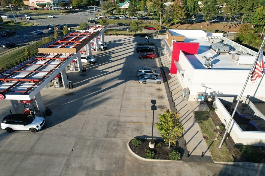 15617 Chenal Pky, Little Rock, AR à vendre - Photo de l’immeuble – Image 2 sur 3