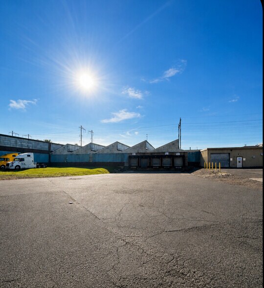 745 Joyce Kilmer Ave, New Brunswick, NJ à louer - Photo de l’immeuble – Image 2 sur 5