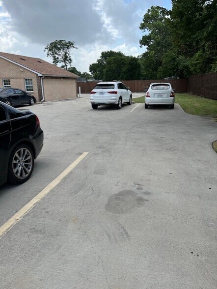 611 N Macarthur Blvd, Irving, TX à louer - Photo de l’immeuble – Image 3 sur 10