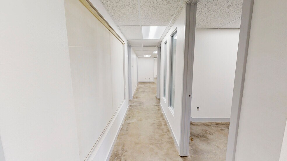 4425 W Riverside Dr, Burbank, CA à louer - Photo de l’immeuble – Image 3 sur 17