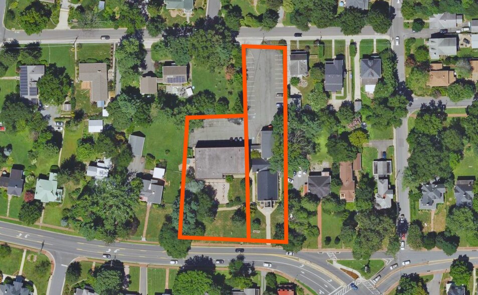 215 W Montgomery Ave, Rockville, MD à vendre - Photo de l’immeuble – Image 2 sur 7