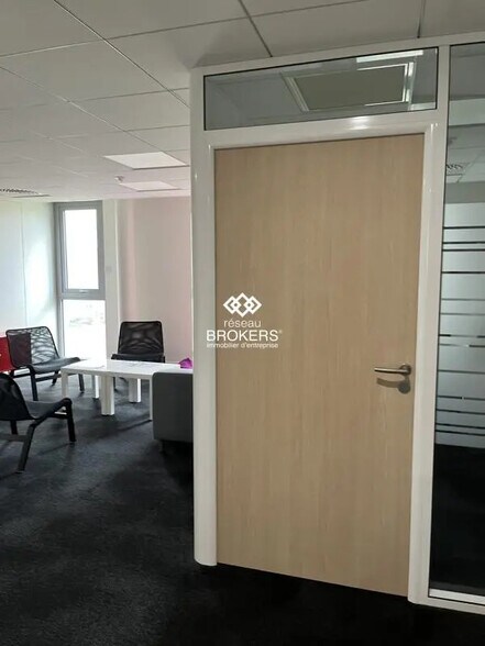Bureau dans Annecy à louer - Photo de l’immeuble – Image 2 sur 3