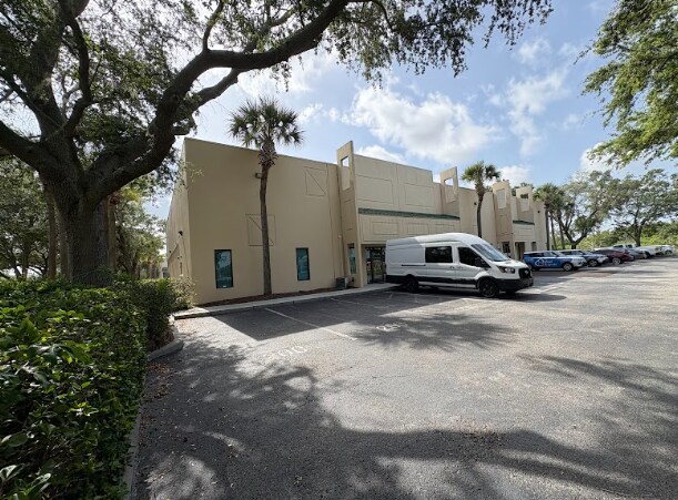 8442 Tradeport Dr, Orlando, FL à louer - Photo de l’immeuble – Image 1 sur 10