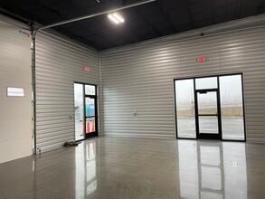 540-570 N Service Rd, Saint Peters, MO à louer Photo intérieure– Image 1 sur 9