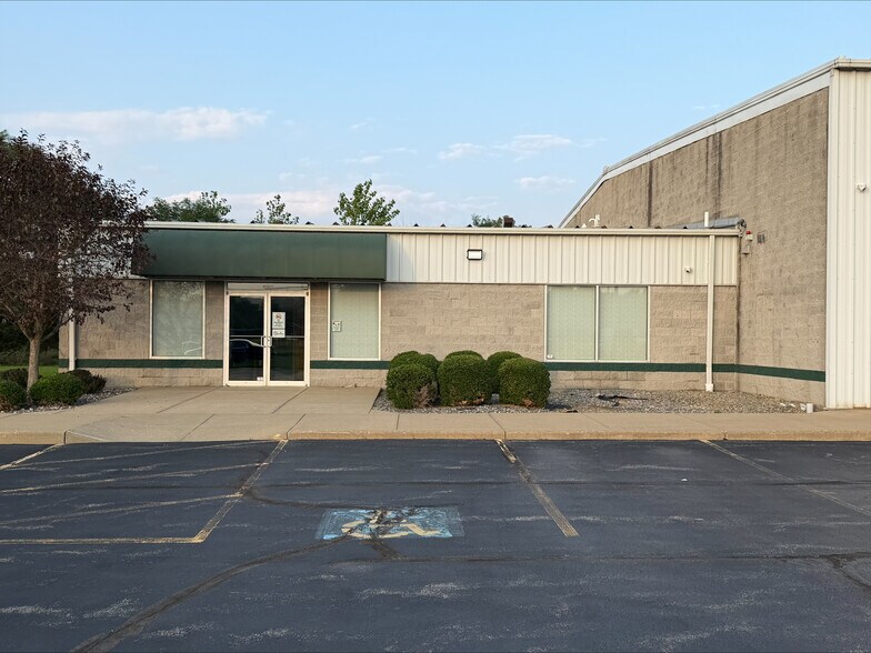 1062 Ohio Works Dr, Youngstown, OH à vendre - Photo de l’immeuble – Image 3 sur 16