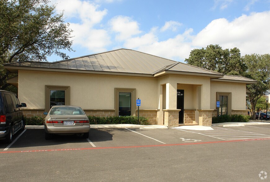 16719-2 Huebner Rd, San Antonio, TX à vendre - Photo de l’immeuble – Image 2 sur 8