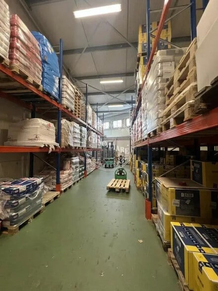 Industriel/Logistique dans Saint-Jean à vendre - Photo de l’immeuble – Image 1 sur 4