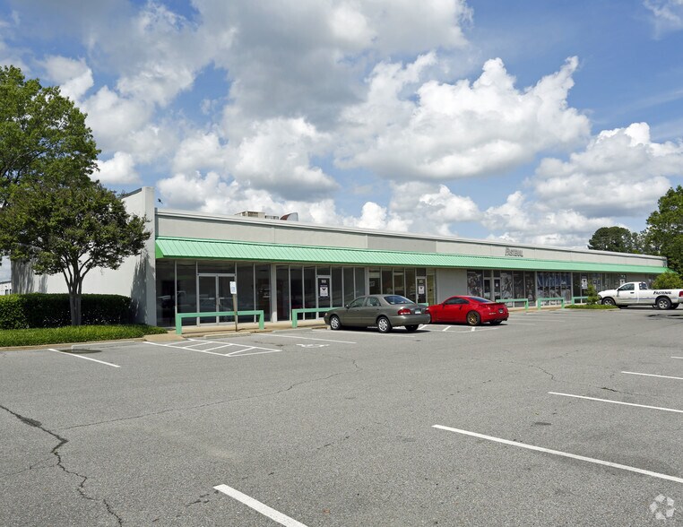 968-986 E Brooks Rd, Memphis, TN à louer - Photo de l’immeuble – Image 1 sur 8