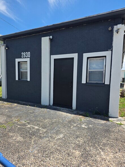 2830 St Charles St, Fort Myers, FL à vendre - Photo de l’immeuble – Image 2 sur 6