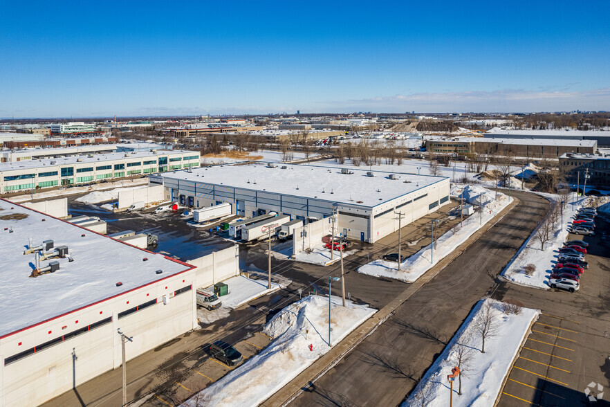 100-190 Av Voyageur, Pointe-claire, QC à louer - Aérien – Image 2 sur 6