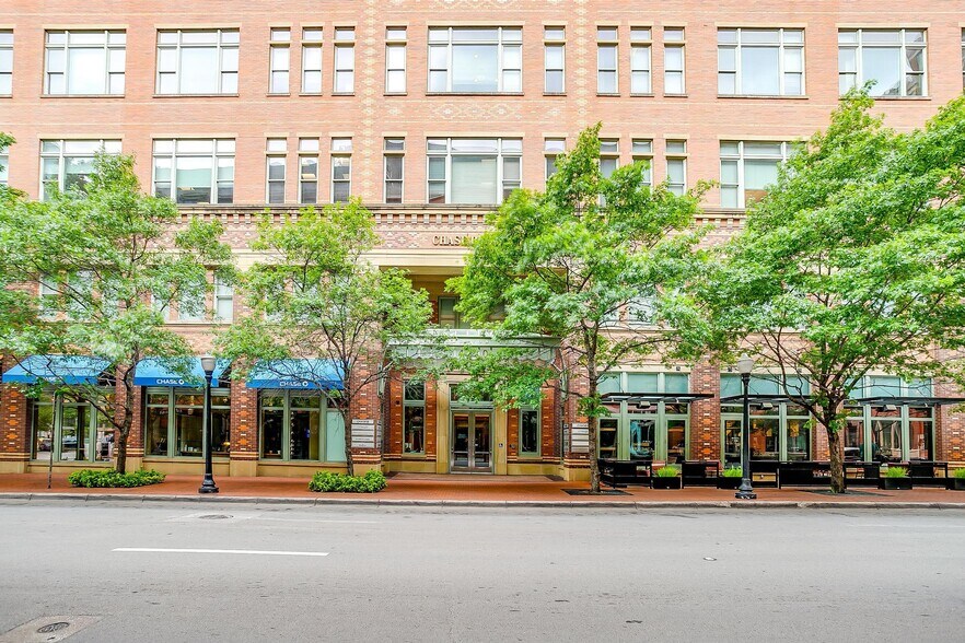 420 Throckmorton St, Fort Worth, TX à louer - Photo de l’immeuble – Image 2 sur 10