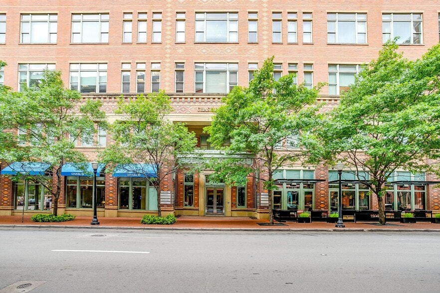 420 Throckmorton St, Fort Worth, TX à louer - Photo de l’immeuble – Image 3 sur 11