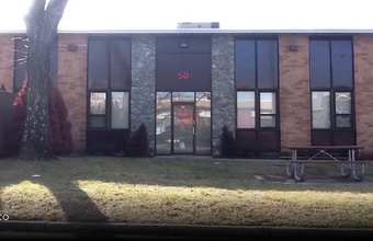 50 Schmitt Blvd, Farmingdale, NY à louer Photo intérieure– Image 1 sur 1