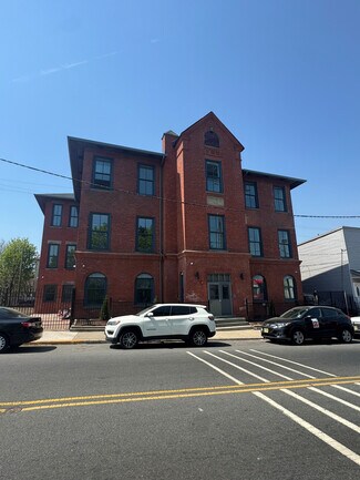 Plus de détails pour 70 Roseville Ave, Newark, NJ - Logement à vendre