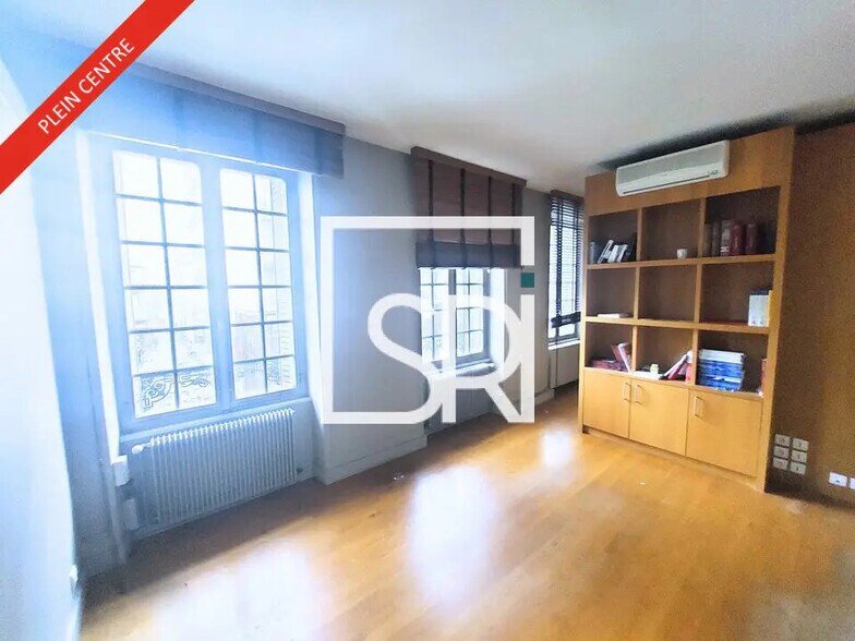 Bureau dans Clermont-Ferrand à vendre - Photo de l’immeuble – Image 2 sur 12