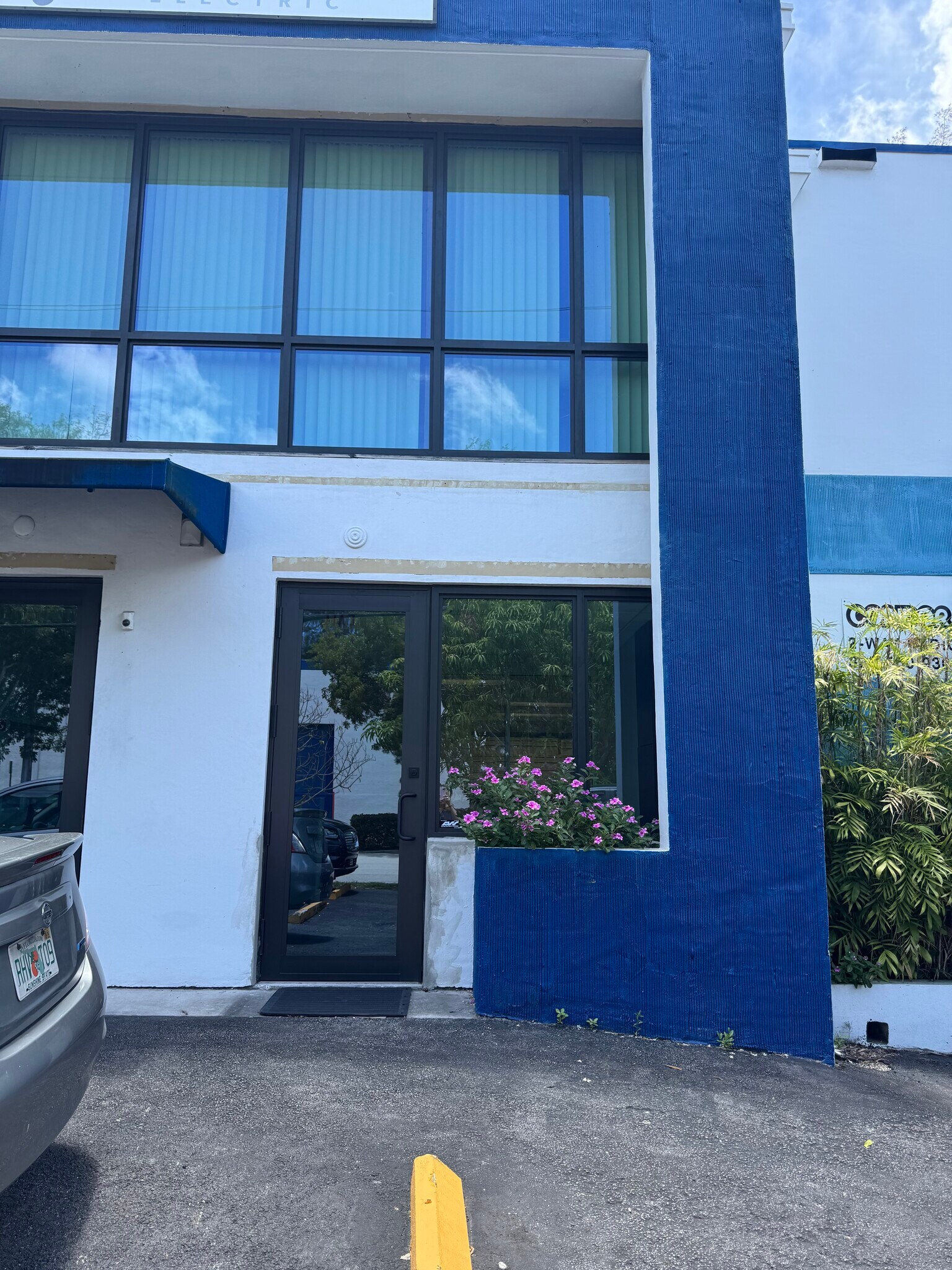 2050-2052 NW 93rd Ave, Miami, FL à louer Photo de l’immeuble– Image 1 sur 6