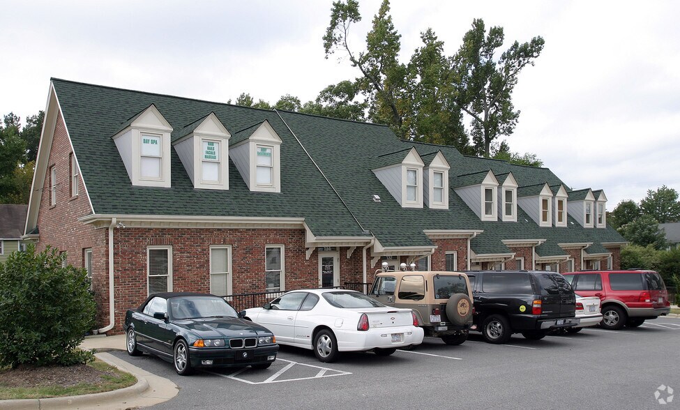 112-124 Salem Towne Ct, Apex, NC à louer - Photo de l’immeuble – Image 3 sur 3