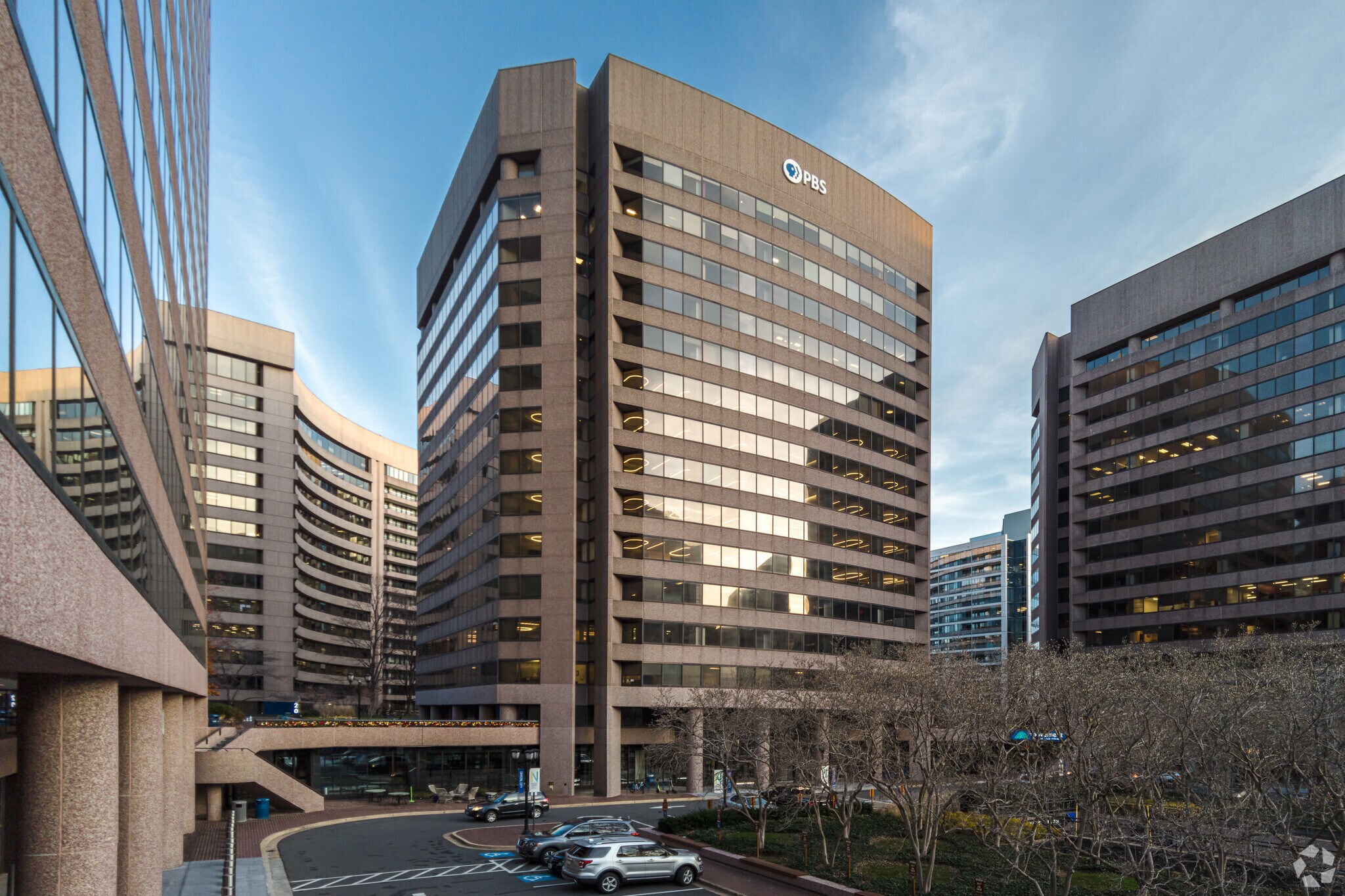 1225 S Clark St, Arlington, VA à louer Photo de l’immeuble– Image 1 sur 6