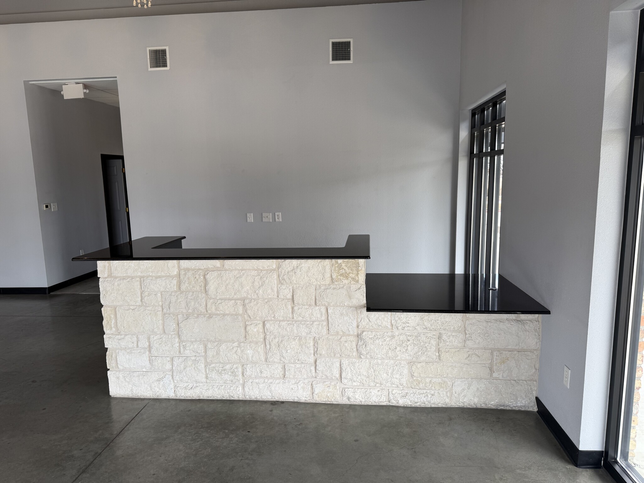 2904 E Stan Schlueter Loop, Killeen, TX à louer Photo de l’immeuble– Image 1 sur 13