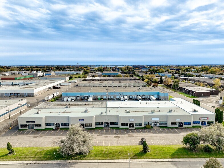 80-150 Av Lindsay, Dorval, QC à louer - Photo de l’immeuble – Image 1 sur 15