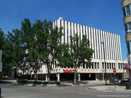 400 E Broadway Ave, Bismarck, ND à louer Photo principale– Image 1 sur 16