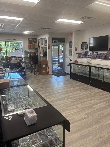501 Mammoth Rd, Londonderry, NH à louer - Photo de l’immeuble – Image 2 sur 6