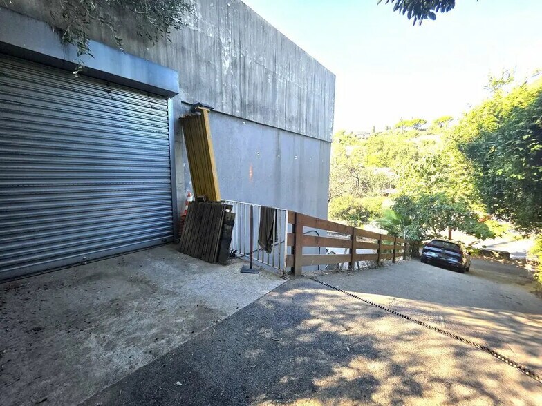 Local d'activités dans Vence à vendre - Photo de l’immeuble – Image 1 sur 1