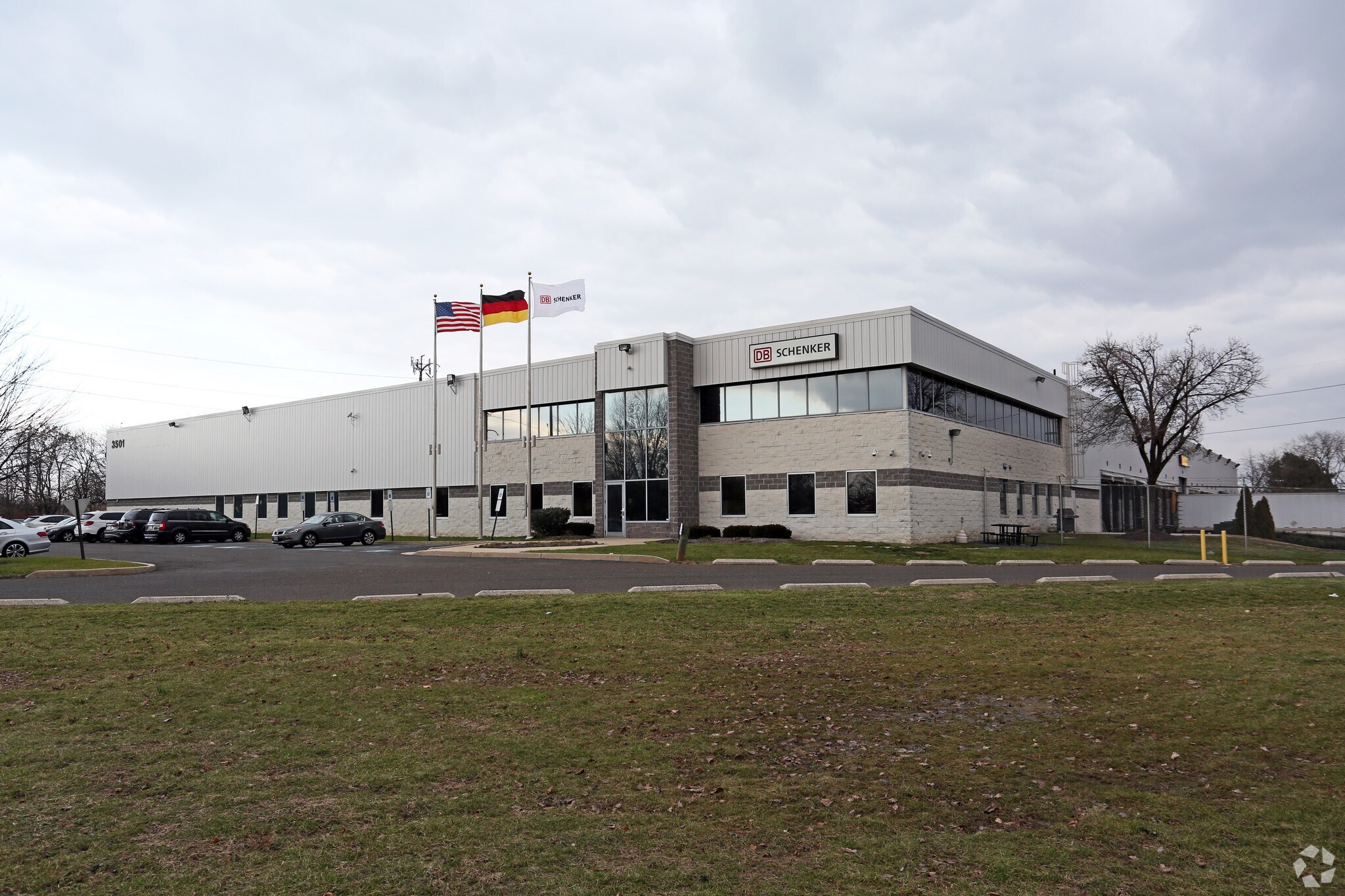 3501 Island Ave, Philadelphia, PA à louer Photo de l’immeuble– Image 1 sur 5