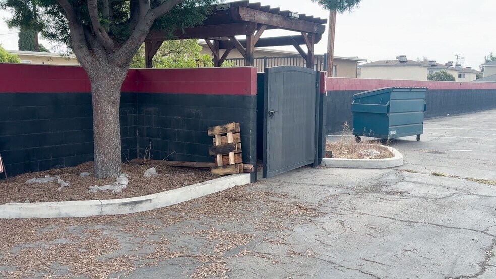 9624-9626 Artesia Blvd, Bellflower, CA à louer - Vidéo sur l’annonce professionnelle – Image 2 sur 4