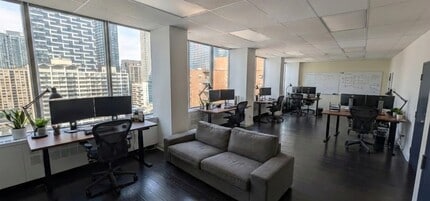 120 Eglinton Ave E, Toronto, ON à louer Photo intérieure– Image 1 sur 7