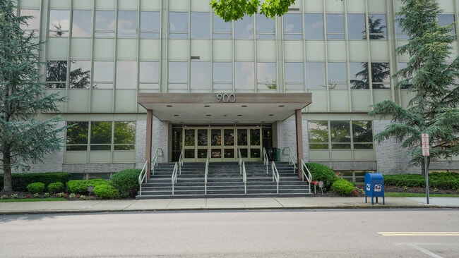 Plus de détails pour 900 Merchants Concourse, Westbury, NY - Bureau à vendre