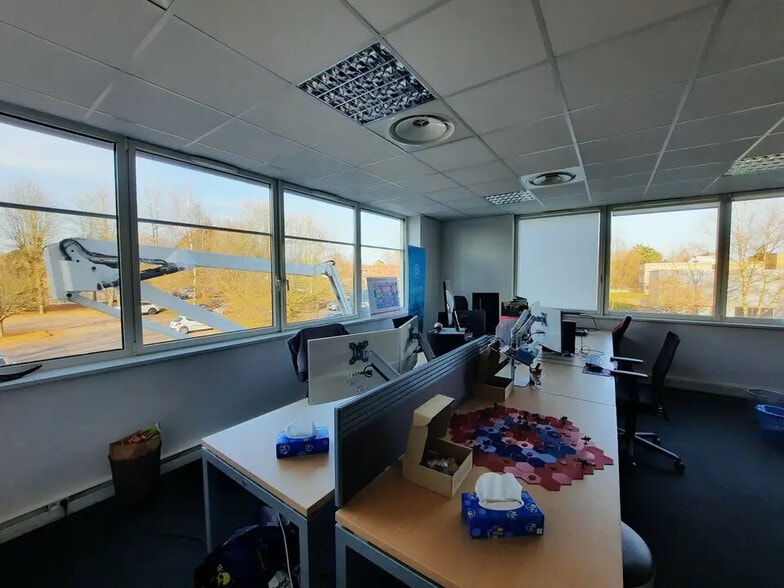 Bureau dans Mont-Saint-Aignan à louer - Photo de l’immeuble – Image 3 sur 10