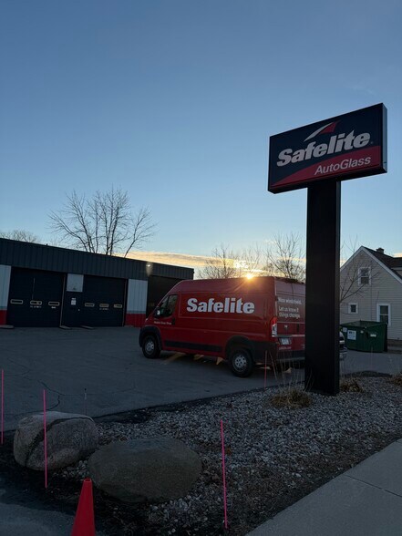 1619 W Wisconsin Ave, Appleton, WI à vendre - Photo de l’immeuble – Image 3 sur 6