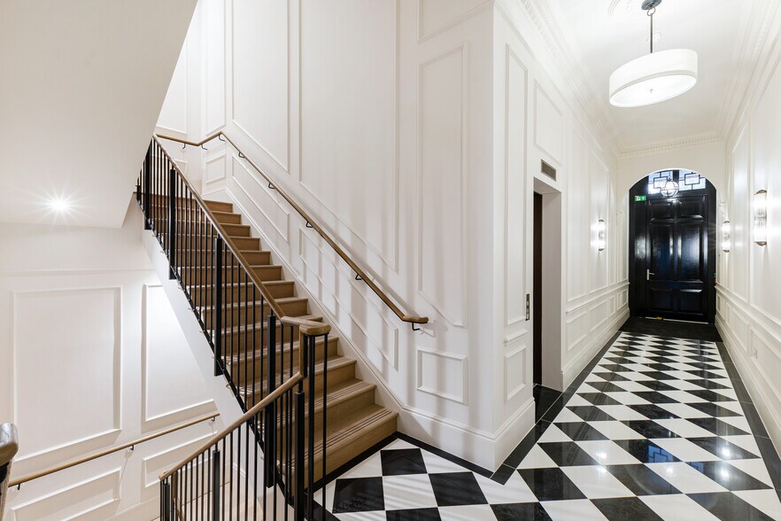 51 Sloane St, Londres à louer - Photo de l’immeuble – Image 3 sur 5